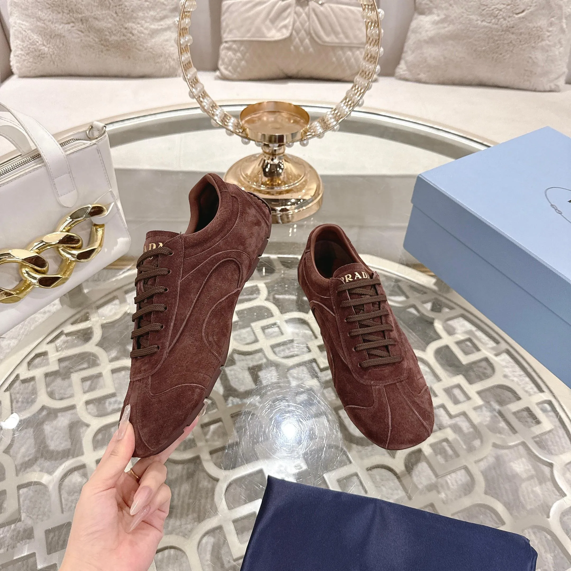 P600. PRADA for couples, casual shoes for couples, originally developed 1:1, made of high-mercerized cowhide, silk sheepskin lining, rubber outsole, comfortable and soft on the feet, size for women: 35 to 41. Male 38 to 45